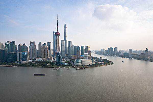 路易泽 今年上半年广西友谊关口岸进出口货值、货运量增长均超三成